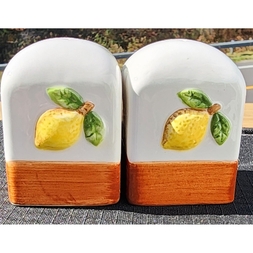 Lemon‎ Themed Salt And Pepper Shakers